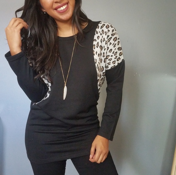 🏷CLEARANCE SPOTTED BLACK WHITE LEOPARD PRINT TOP - Picture 4 of 6